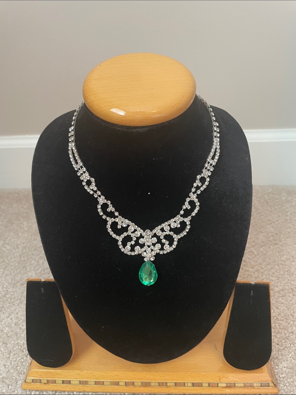 Elegant Silver Crystal Necklace with Green Teardrop Pendant